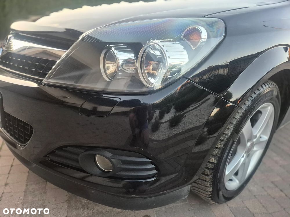 Opel Astra 2009 photo 2