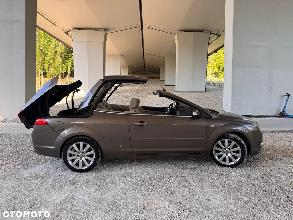 Ford Focus 2.0 16V Titanium - 8