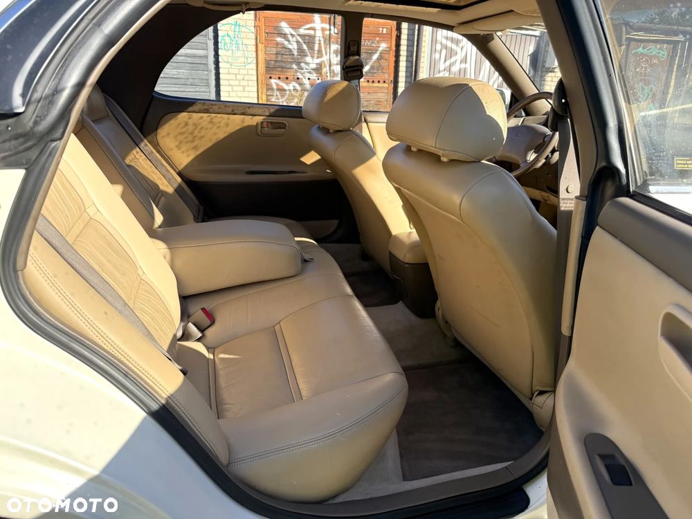Lexus ES - 14