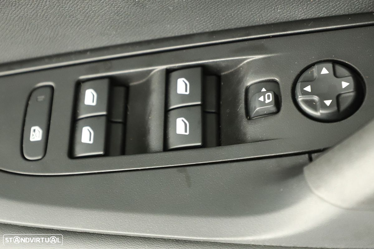 Peugeot 2008 1.2 PureTech Allure - 21