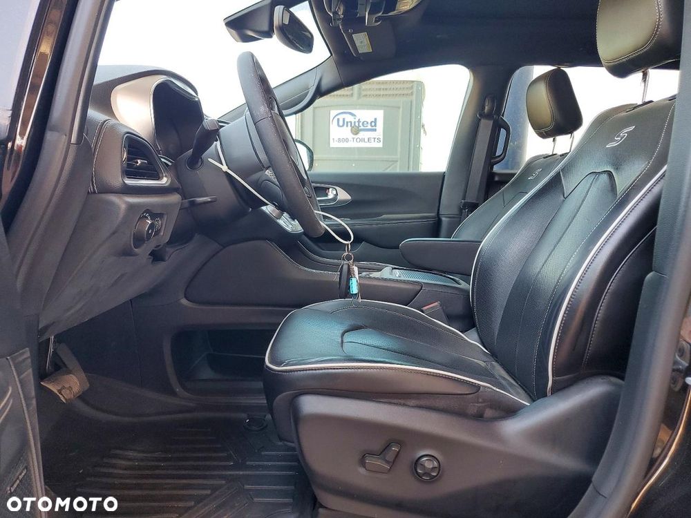 Chrysler Pacifica - 7