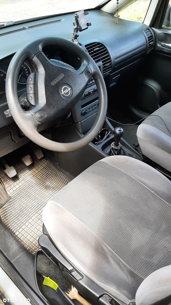 Opel Zafira 1.8 16V Comfort - 9