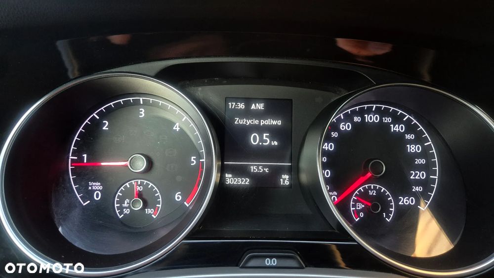 Volkswagen Touran 1.6 TDI SCR BlueMotion Technology Comfortline - 28
