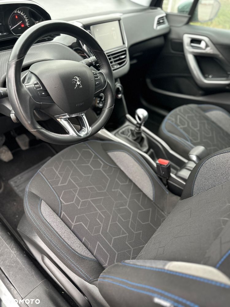 Peugeot 2008 1.5 BlueHDi Allure S&S - 6