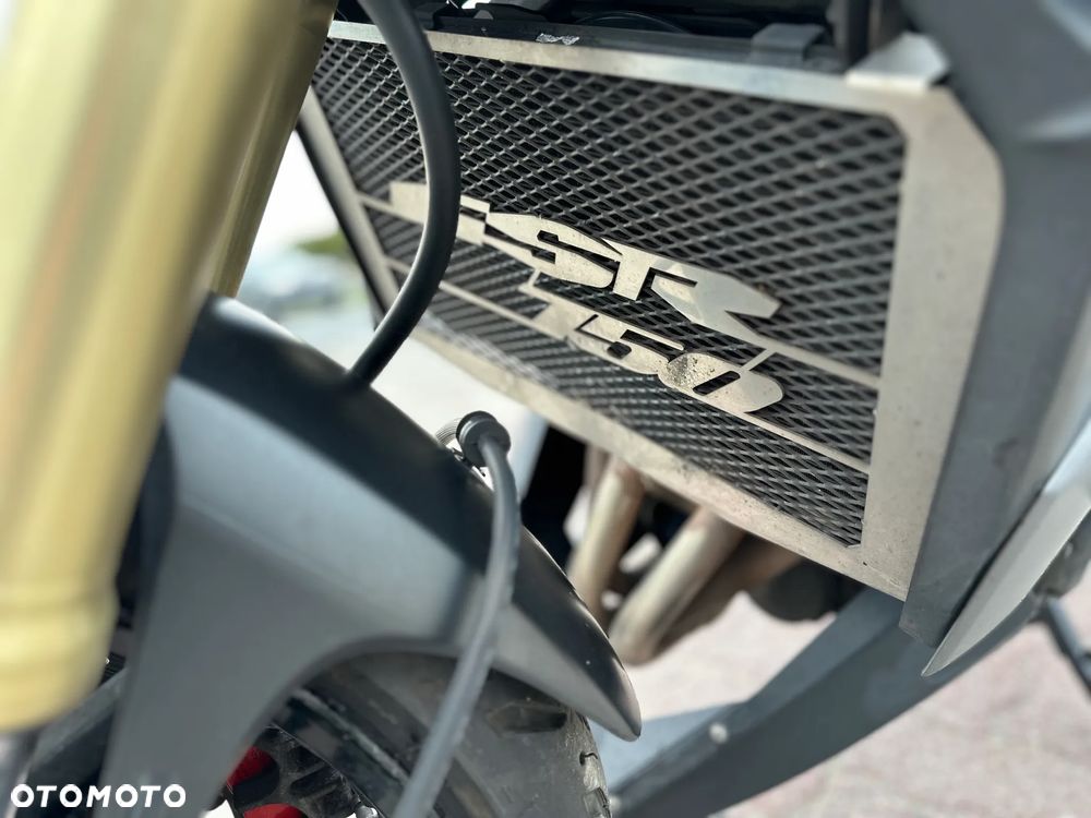 Suzuki GSR - 21