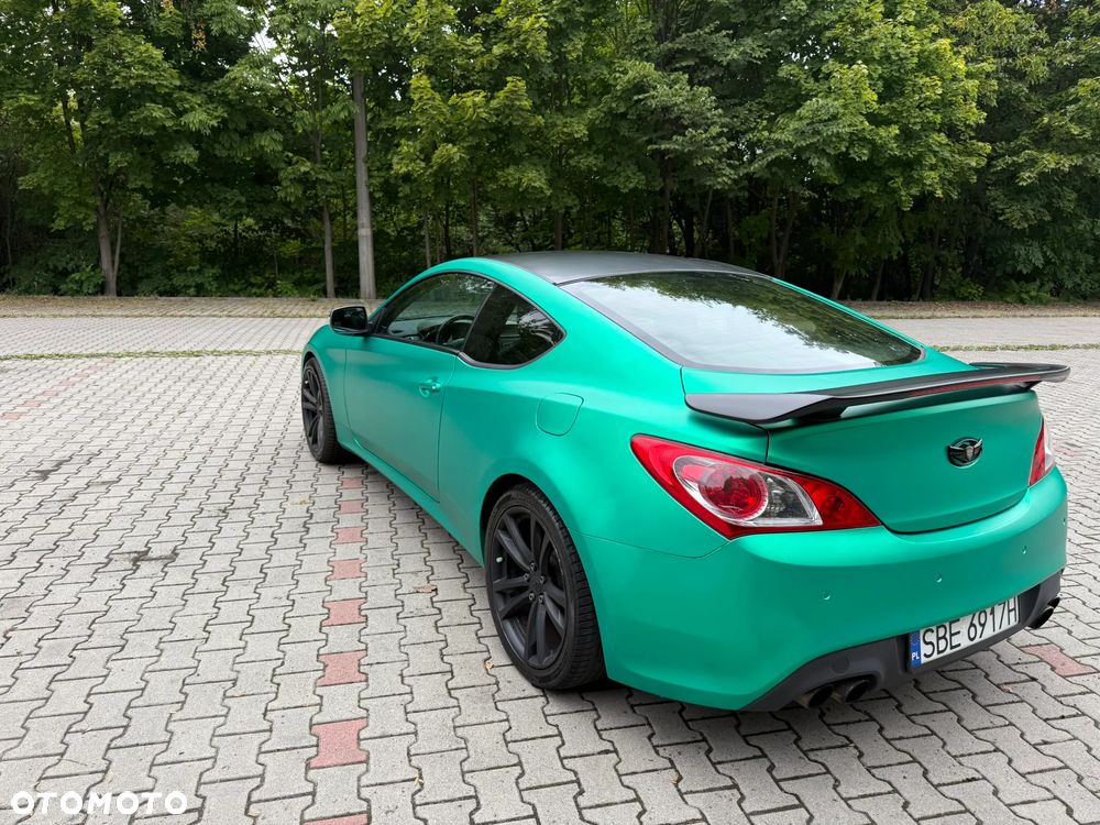 Hyundai Genesis Coupe - 4