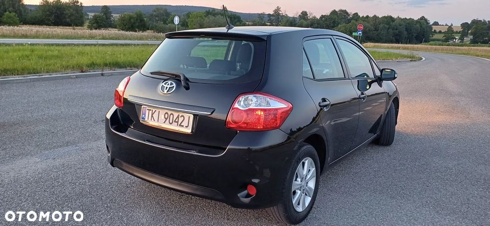 Toyota Auris 1.4 D-4D - 5