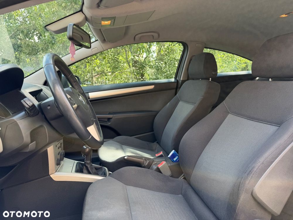 Opel Astra 1.6 NAVI - 22
