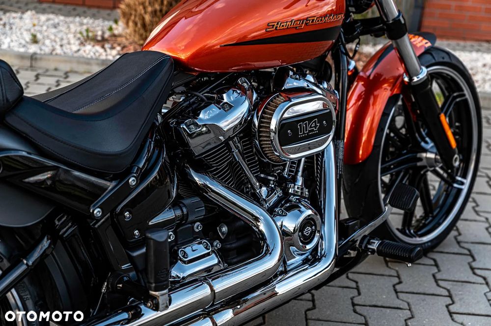 Harley-Davidson Softail Breakout - 28