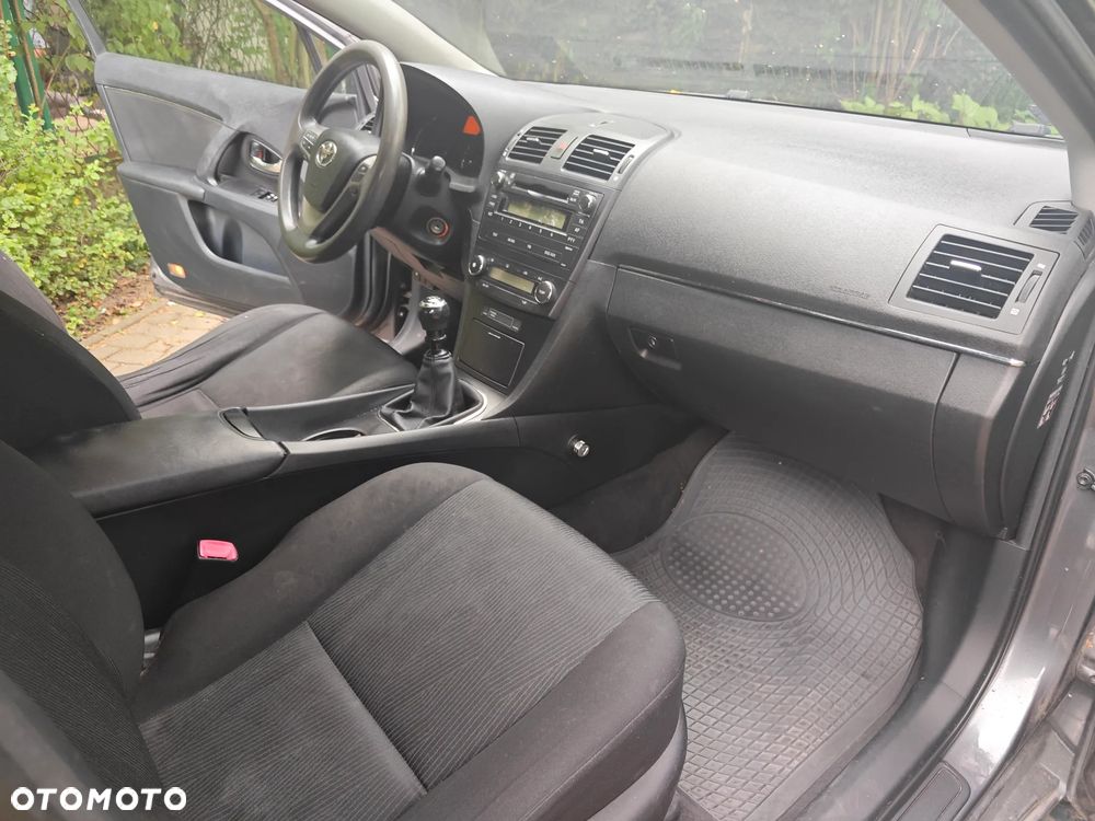 Toyota Avensis 1.6 Luna - 21