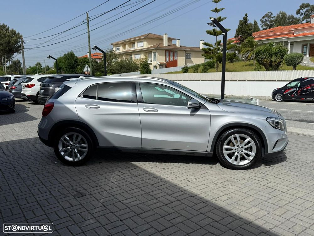 Mercedes-Benz GLA 220 d 4Matic 7G-DCT - 10