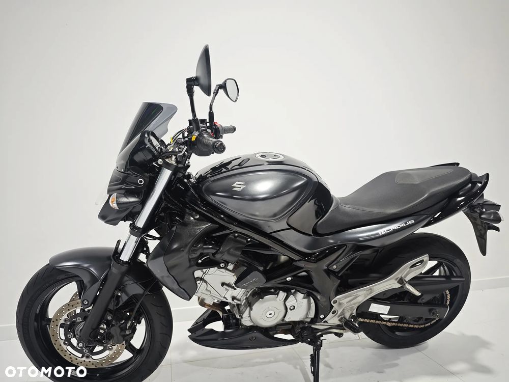 Suzuki Gladius - 10