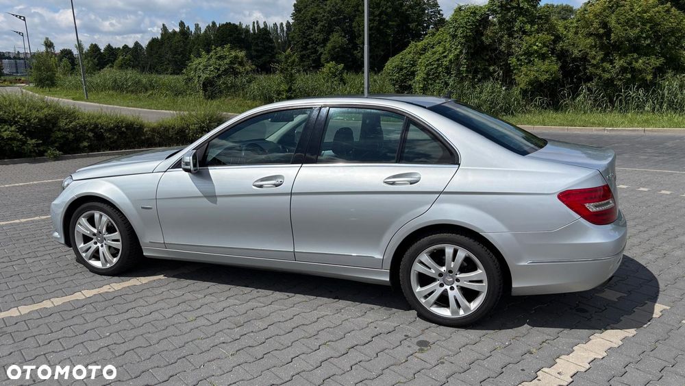 Mercedes-Benz Klasa C 180 CGI BlueEff Avantgarde - 3