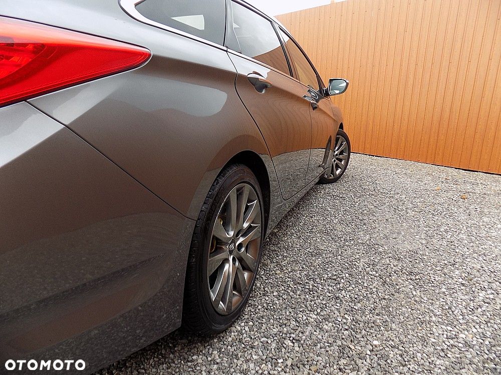 Hyundai i40 i40cw 1.7 CRDi Automatik Fifa World Cup Edition Gold - 32