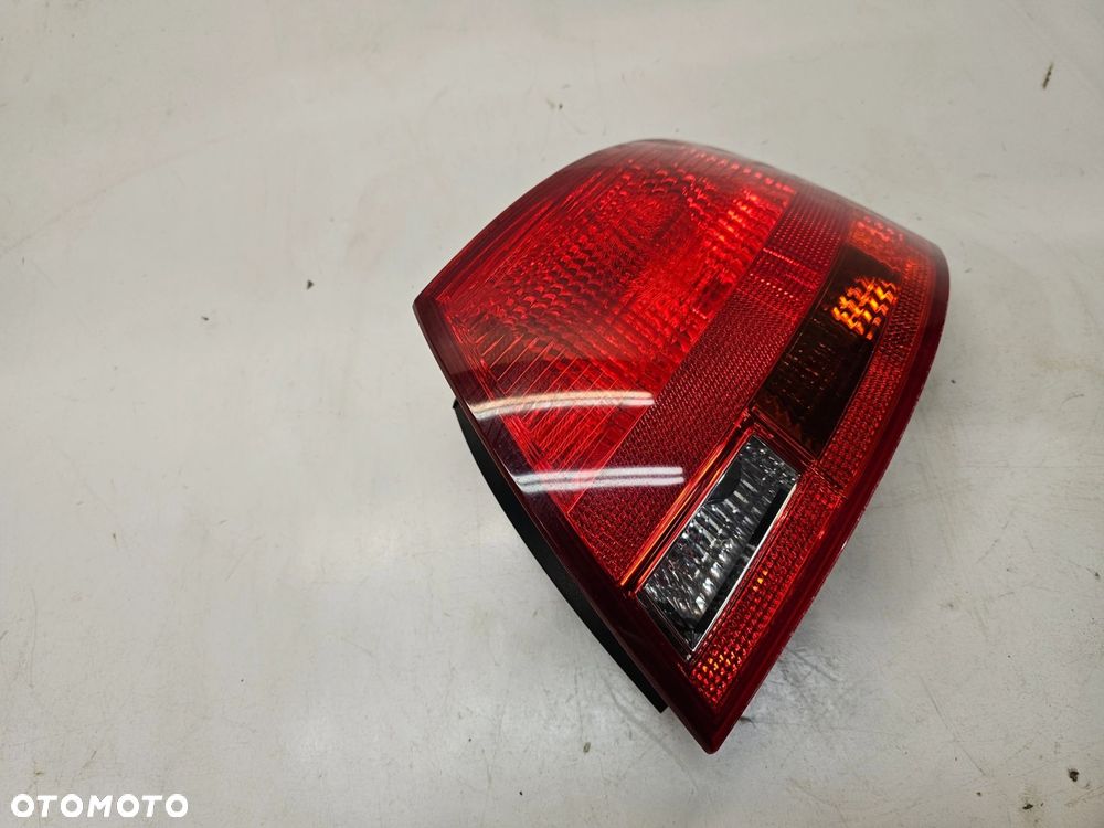 LAMPA PRAWY TYŁ W BŁOTNIK AUDI A4 B7 KOMBI AVANT 8E9945096E ORYGINAŁ - 8