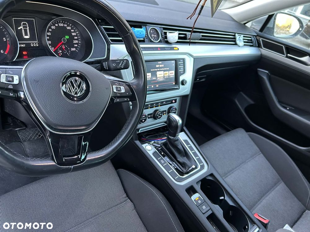 Volkswagen Passat 1.6 TDI SCR DSG Comfortline - 4