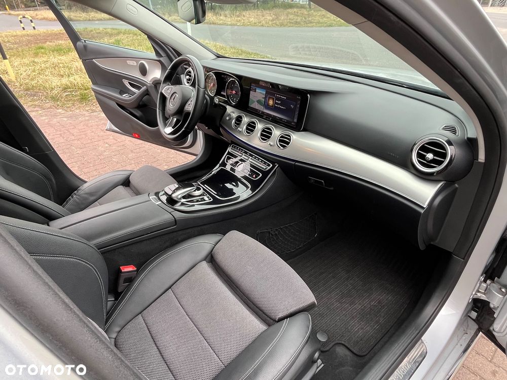 Mercedes-Benz Klasa E 220 d 9G-TRONIC - 22