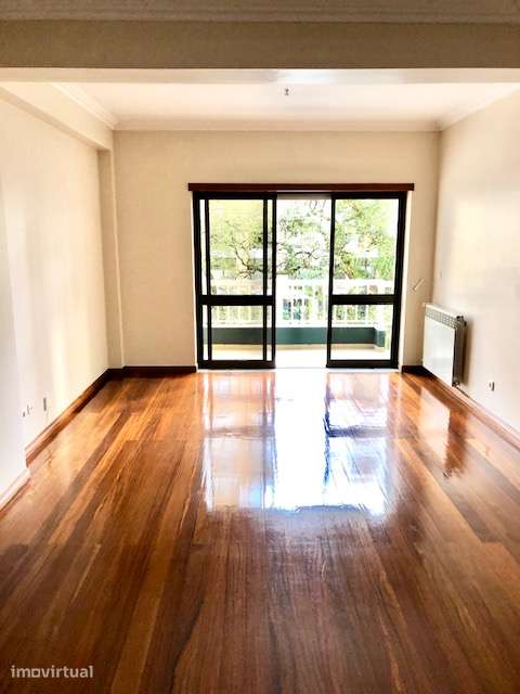 T2 Leiria- Avª Marquês de Pombal  c/ garagem - Grande imagem: 3/16