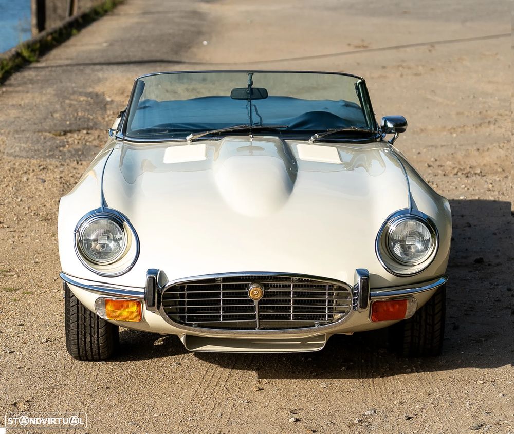 Jaguar E-Type - 12