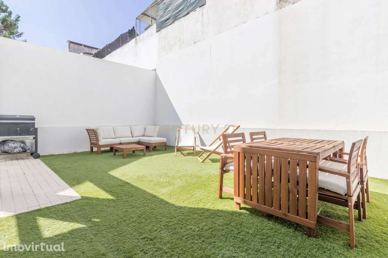 Moradia Geminada como Nova na Quinta do Conde - Grande imagem: 4/35