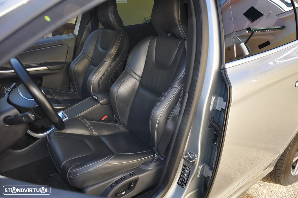 Volvo XC 60 2.0 D4 R-Design Summum Geartronic - 26
