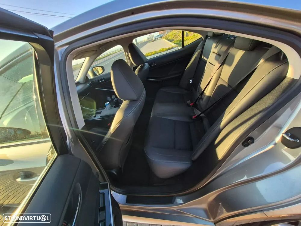 Lexus IS 300H Executive - 22