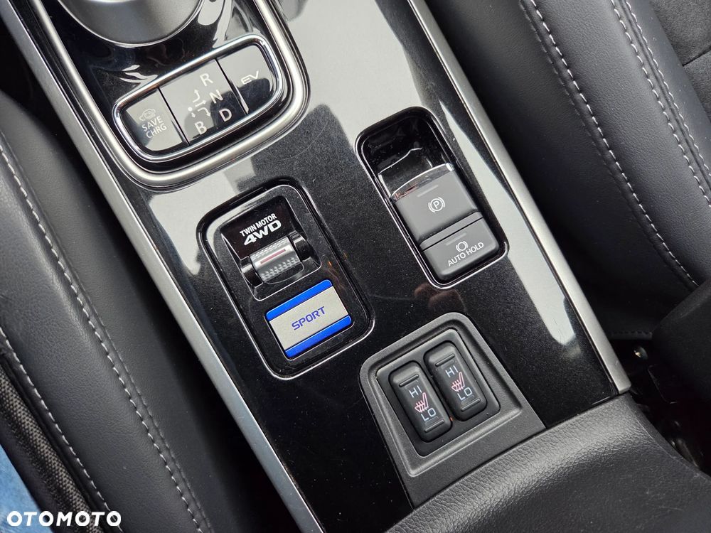 Mitsubishi Outlander - 26