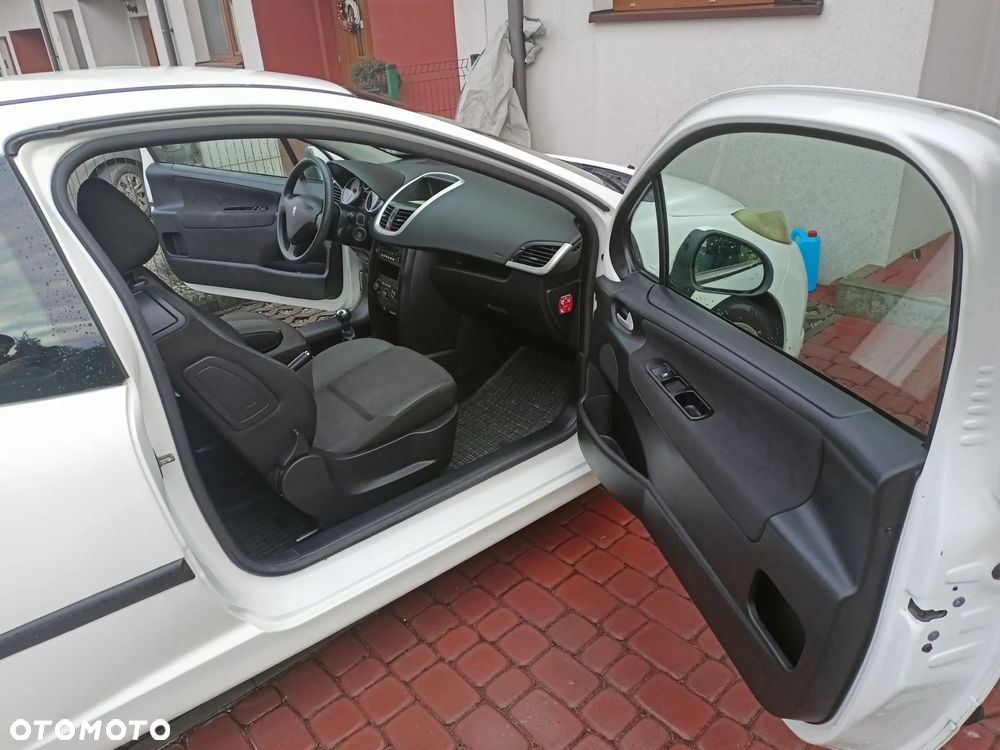 Peugeot 207 1.4 HDi Presence - 14