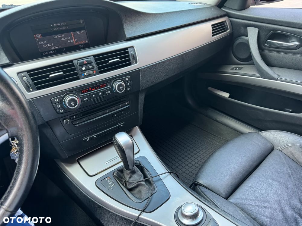BMW Seria 3 320d DPF Touring - 24