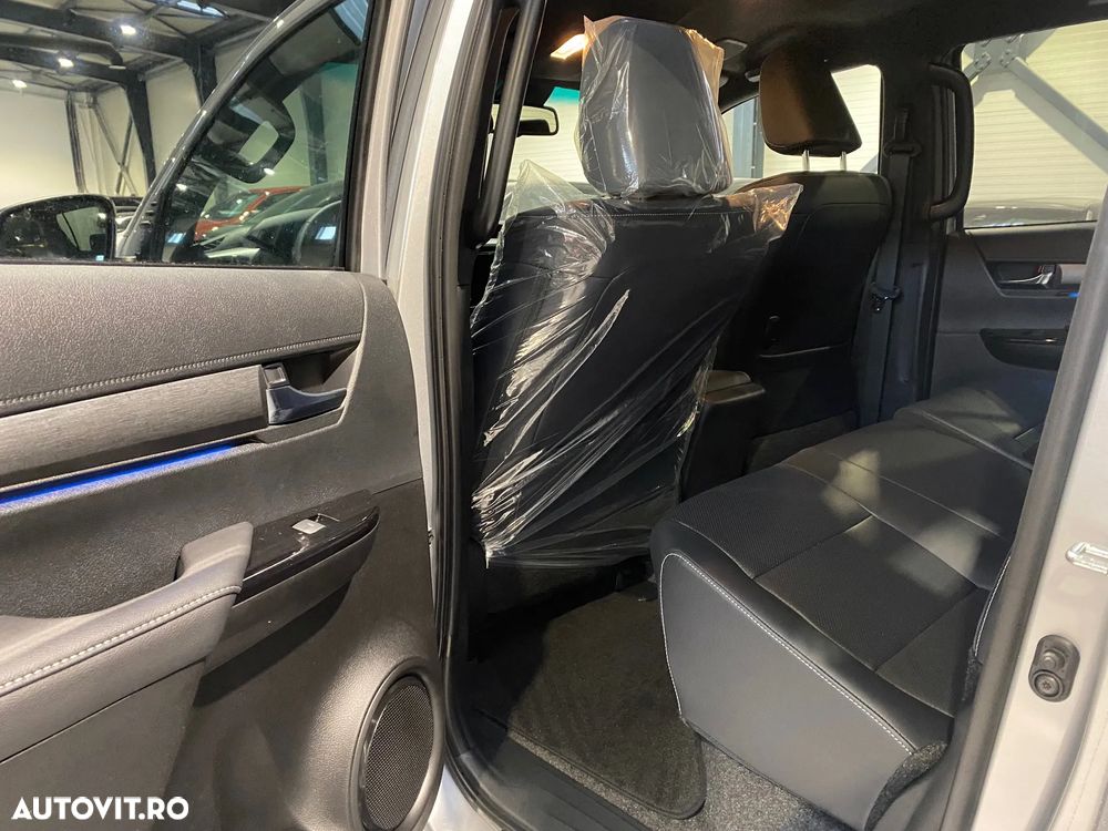 Toyota Hilux 2.8D 204CP 4x4 Double Cab AT MHEV Invincible - 17