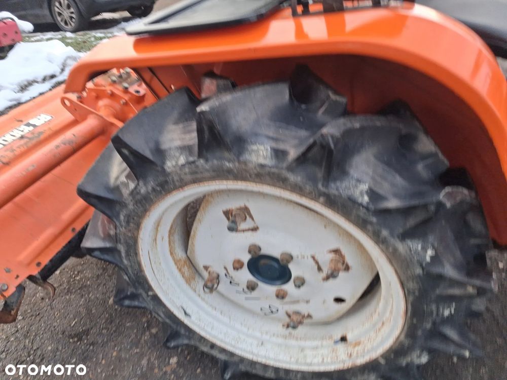 Kubota B1600    4x4 - 9