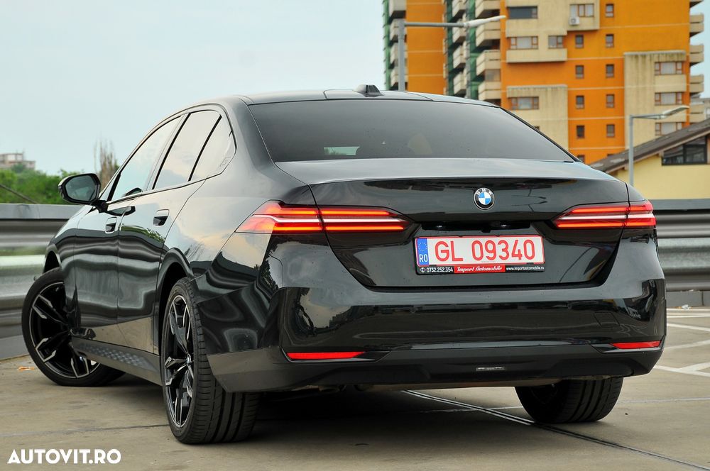 BMW Seria 5 520i AT MHEV - 4