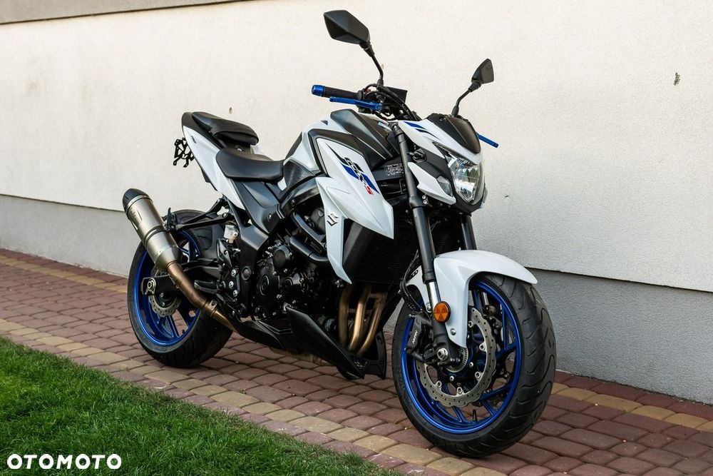 Suzuki GSX - 4