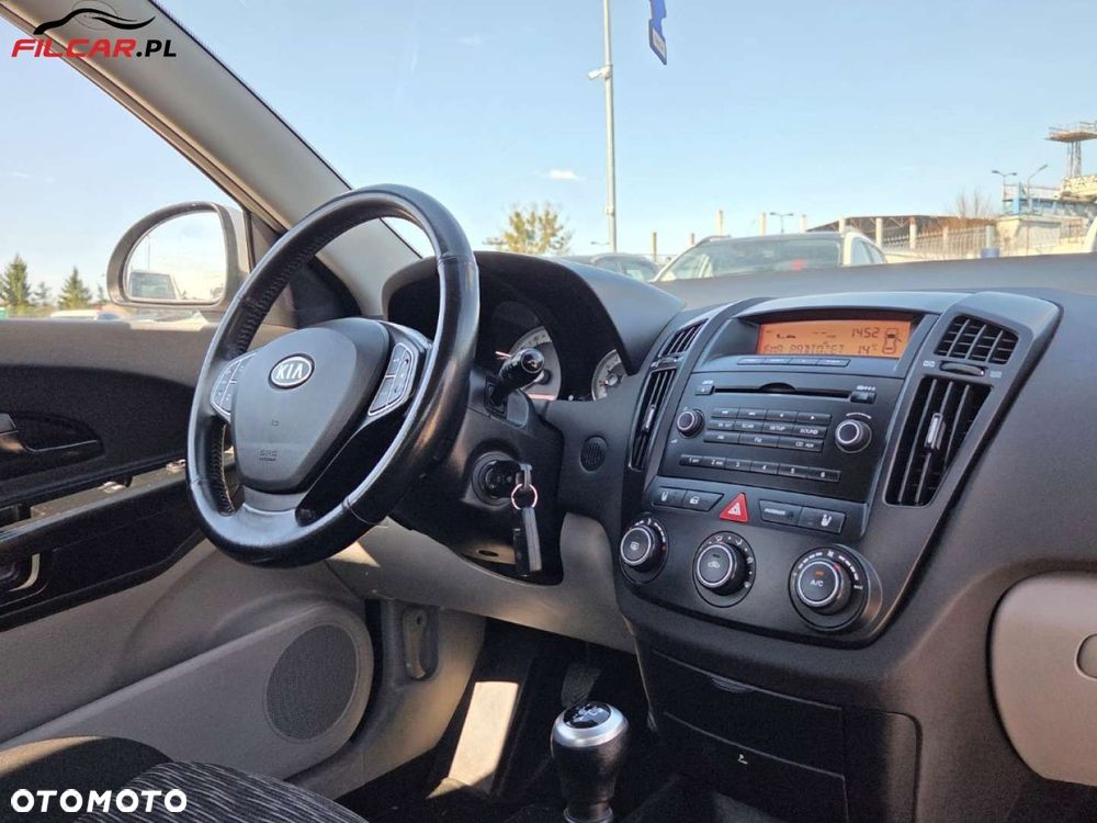 Kia Ceed - 10