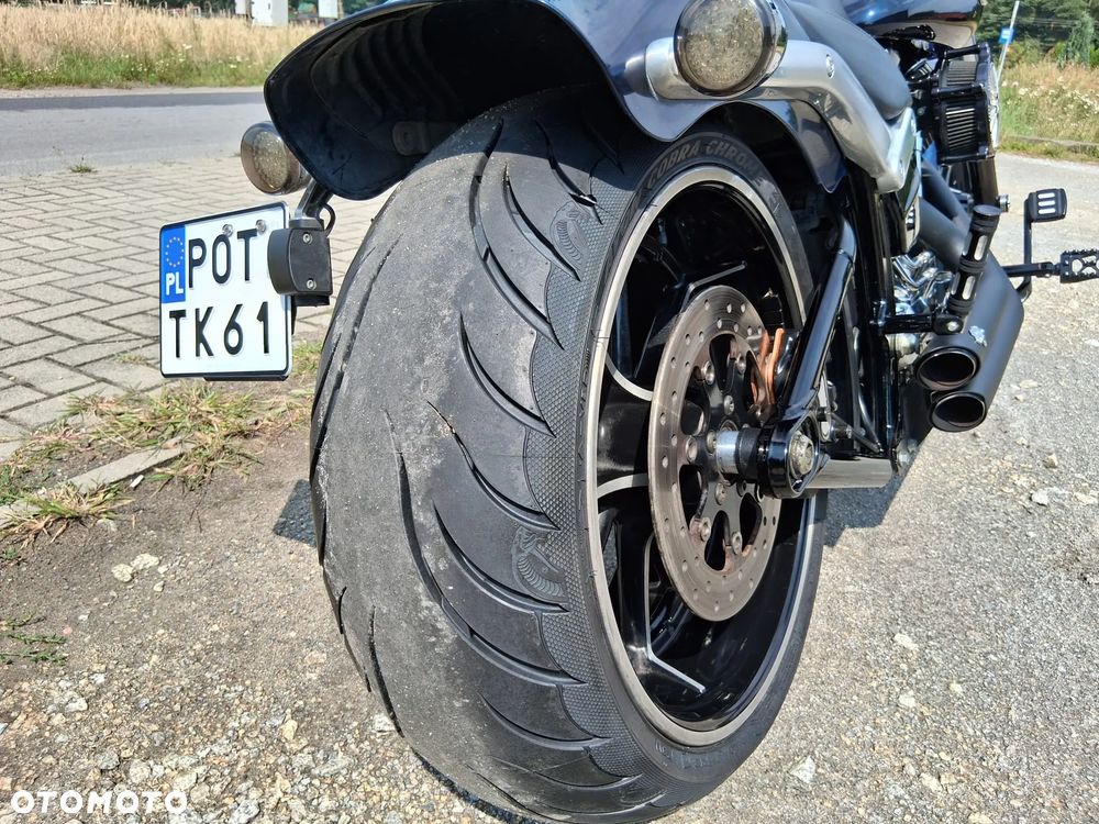 Harley-Davidson Softail Breakout - 10
