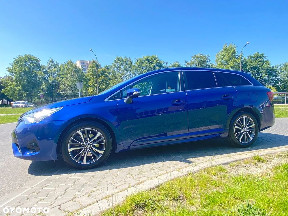 Toyota Avensis 2.0 D-4D Premium - 2