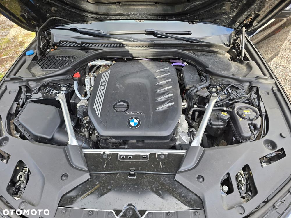 BMW Seria 5 540d xDrive mHEV - 14
