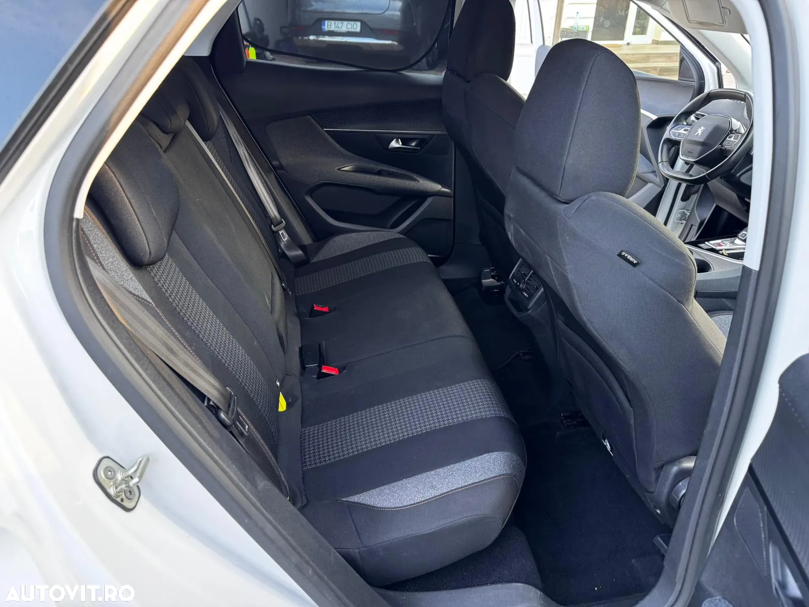 Peugeot 3008 1.2 PureTech Turbo S&S EAT8 Allure - 18
