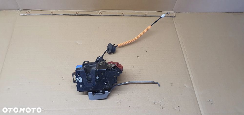 Zamek drzwi prawy przód przedni prawy Audi A8 D3 4E1837016 - 1