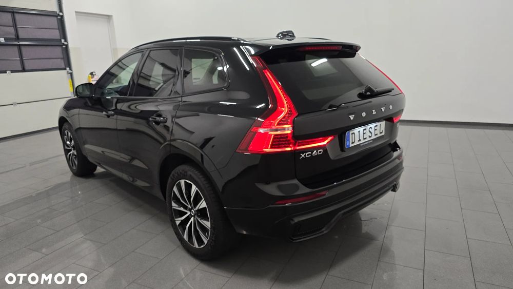 Volvo XC 60 B4 D Plus Dark - 4