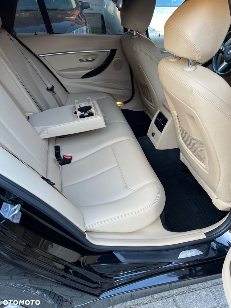 BMW Seria 3 320d Efficient Dynamics Sport Line - 15