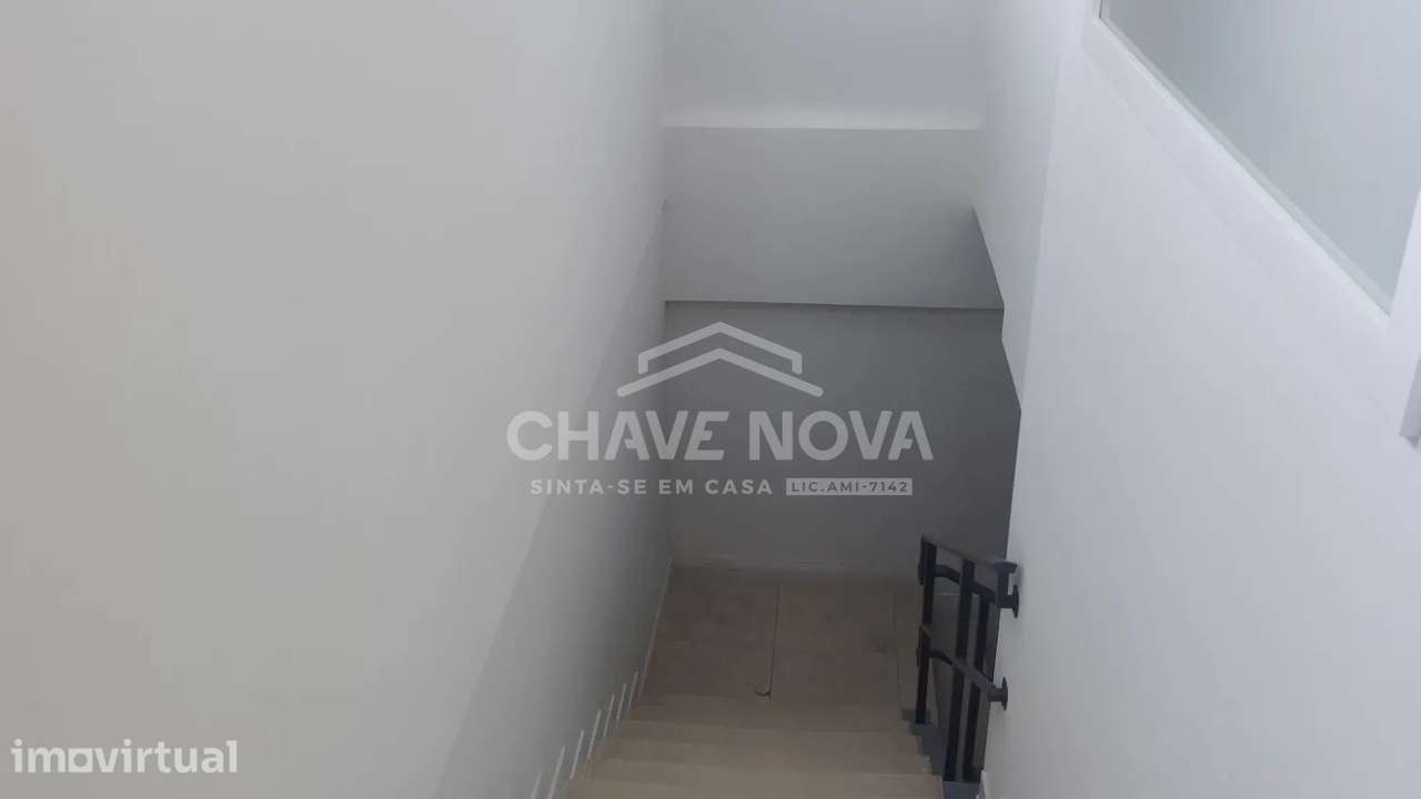 Espaço comercial à venda na Av. da República junto à Câmara de Gaia - Grande imagem: 5/17