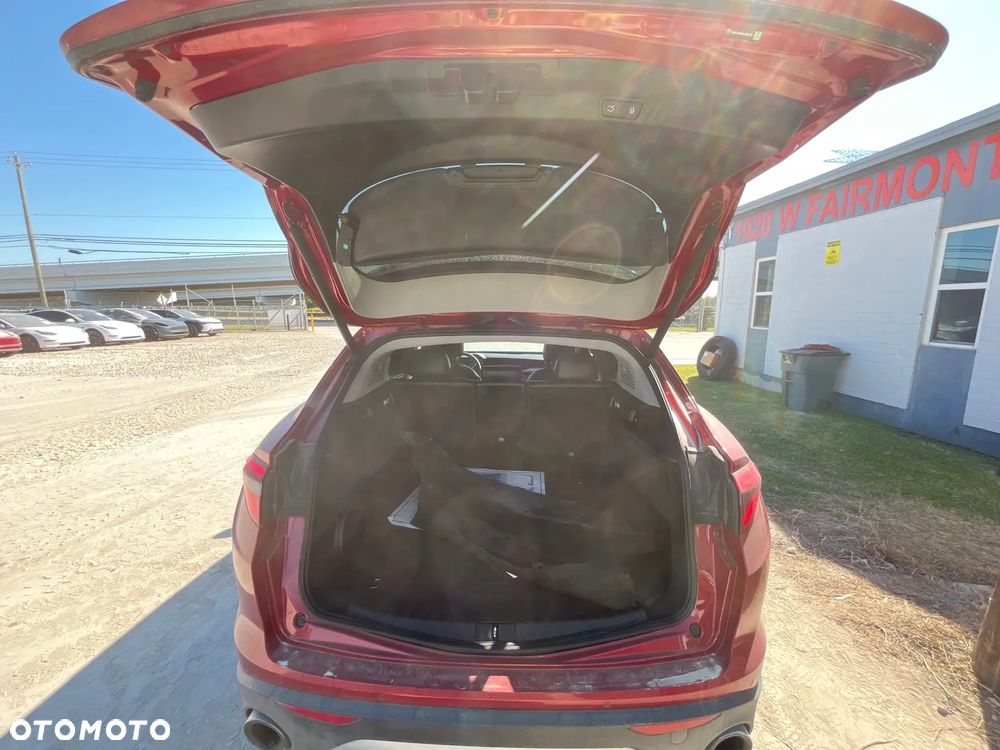 Alfa Romeo Stelvio - 15