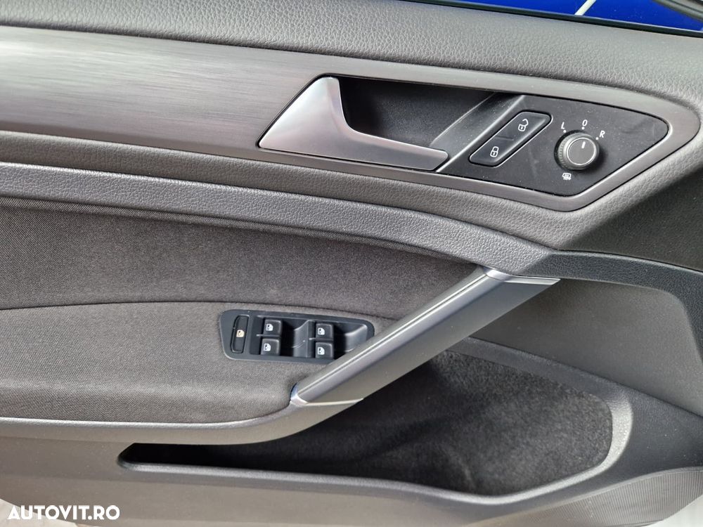 Volkswagen Golf - 10