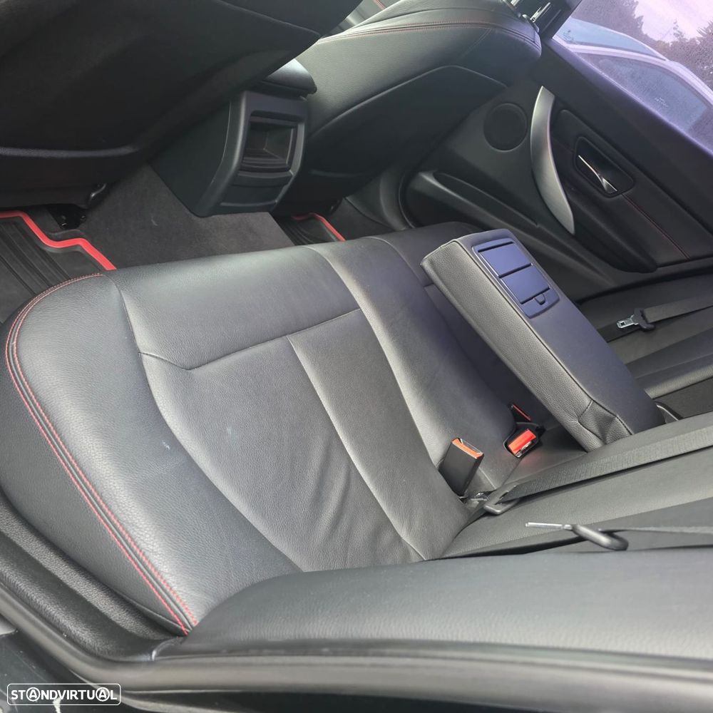 BMW 320 d Line Sport - 37
