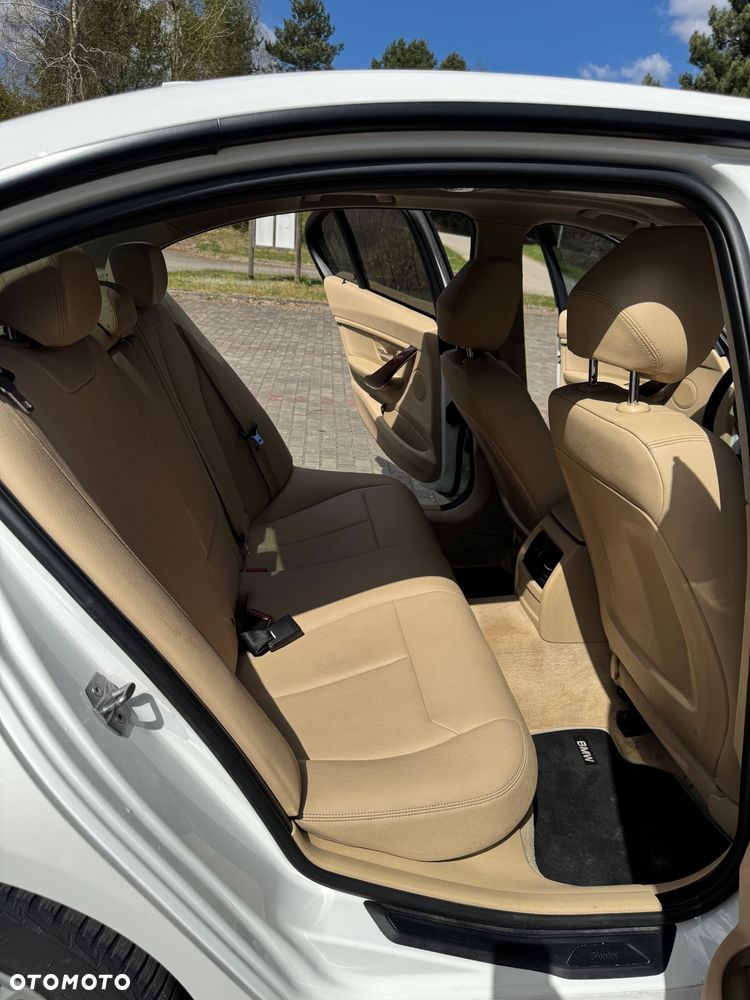 BMW Seria 3 320i - 12