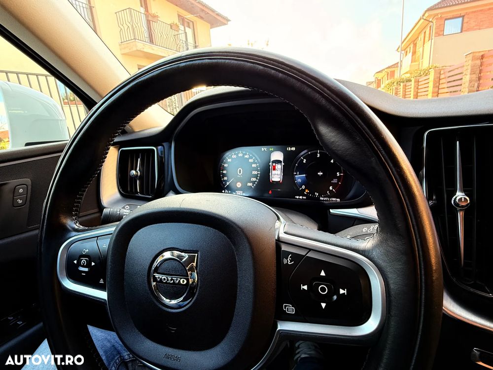 Volvo XC 60 D3 Momentum Pro - 17