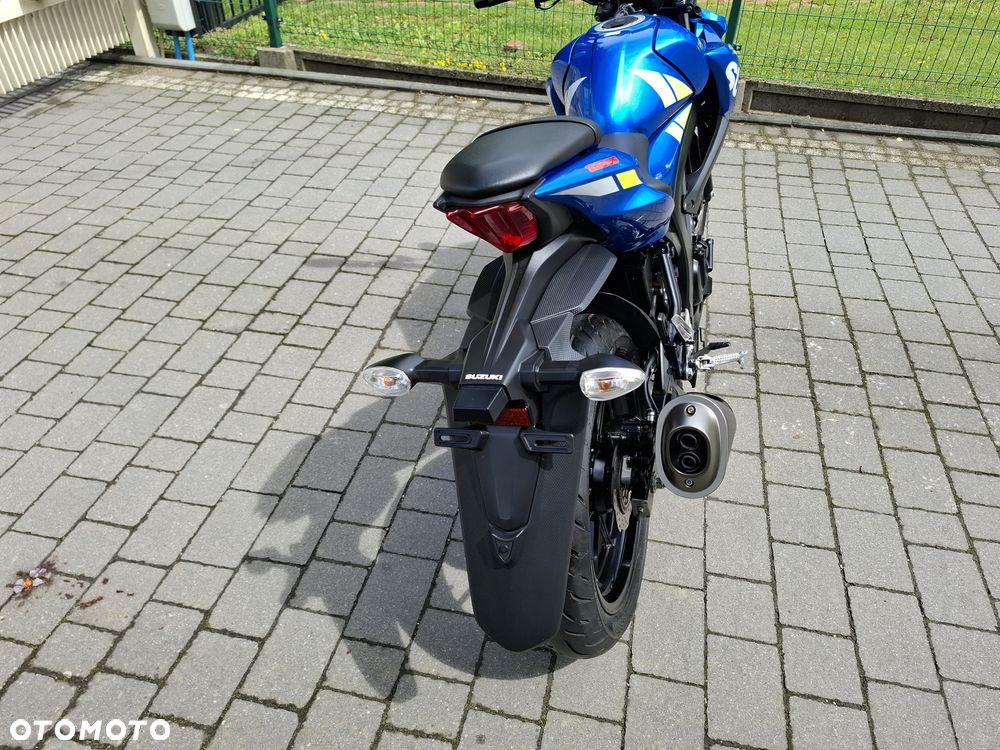 Suzuki GSX - 18