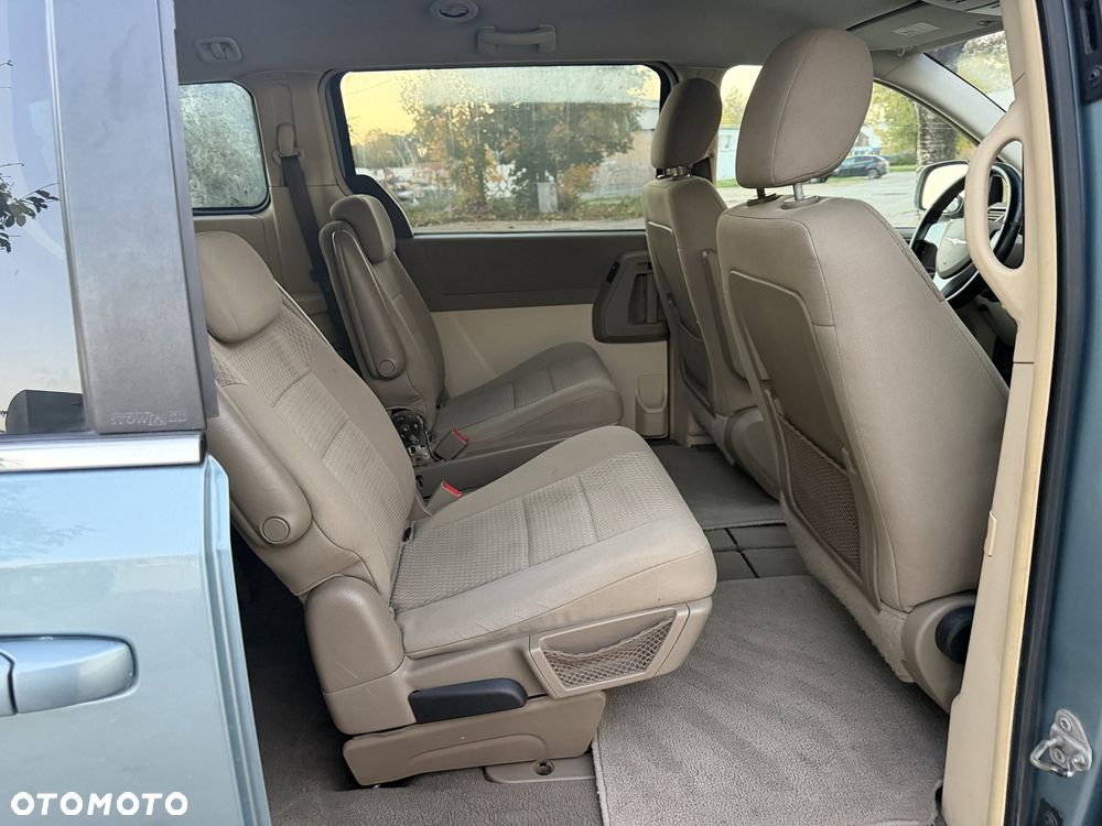 Chrysler Town & Country 3.3 LX - 7