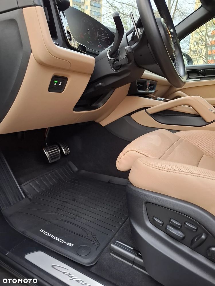 Porsche Cayenne - 24